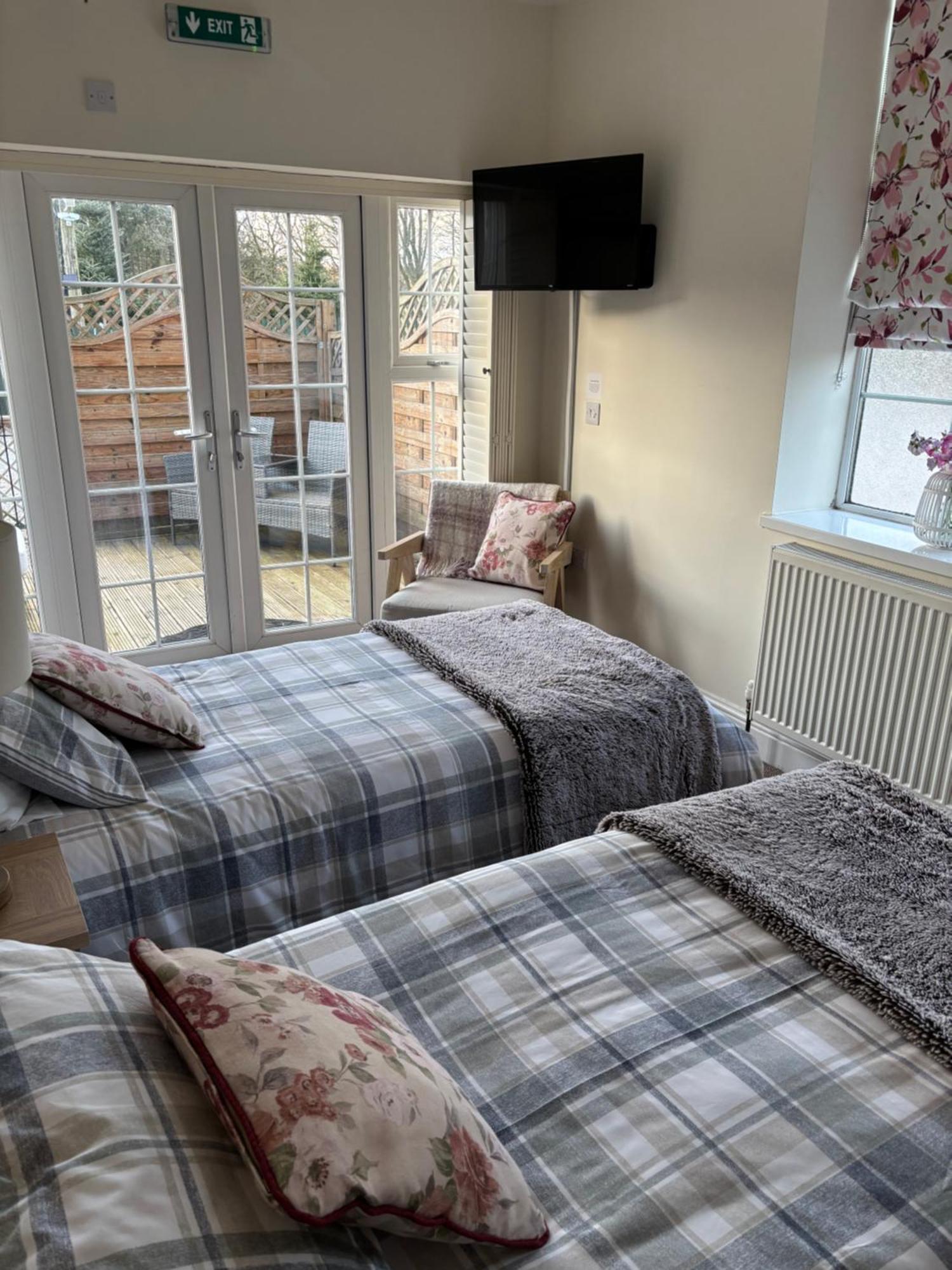 Blenkinsopp Castle Inn Greenhead Экстерьер фото