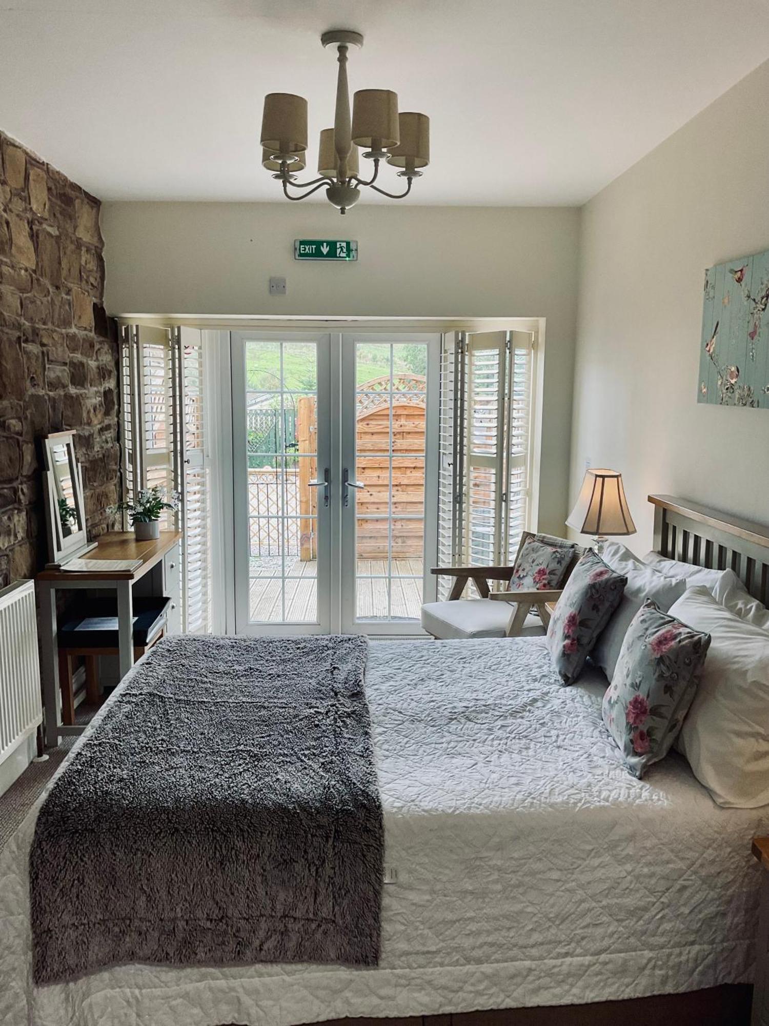 Blenkinsopp Castle Inn Greenhead Экстерьер фото