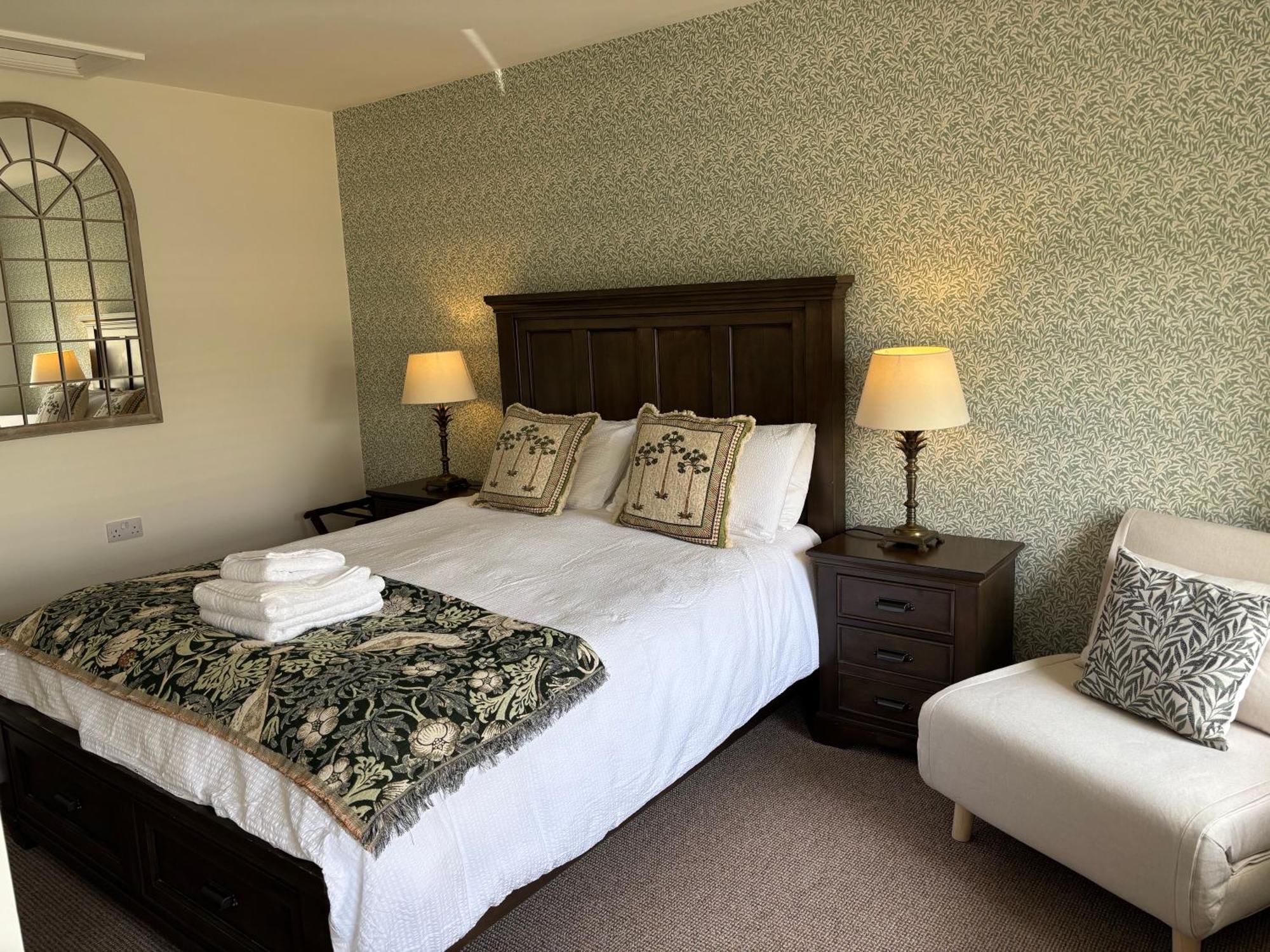 Blenkinsopp Castle Inn Greenhead Экстерьер фото